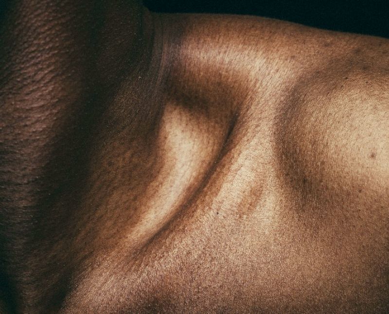 We starten de verzorging met een dieptereiniging, gevolgd door een massage van het gelaat, schouders en nek. Om de huid te hydrateren brengen we een masker aan. We sluiten de verzorging af met een serum, crème en SPF  

Na afloop van de behandelingen heeft u de tijd om rustig te bekomen en te genieten van vers geperst fruitsap / glaasje cava / koffie of thee. Dit kan binnen of buiten in onze stadstuin ( volgens seizoen ). 